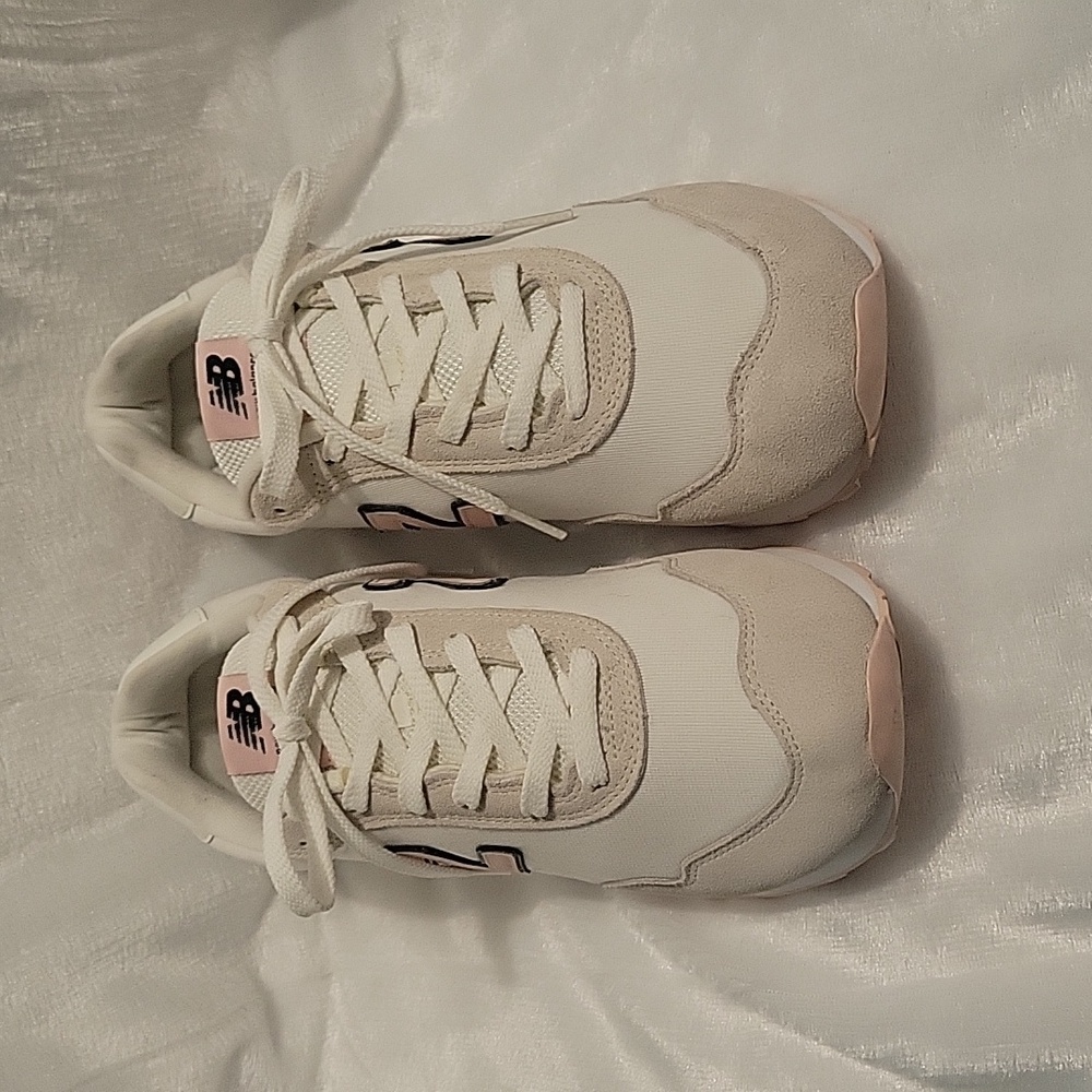 New Balance 515 size 11US 43EU. Colors white, pink and gray.